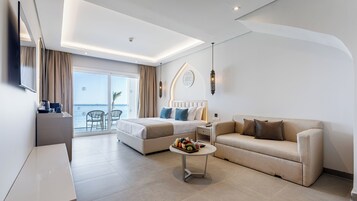 Posh Duplex Jacuzzi Suite | Premium bedding, minibar, in-room safe, blackout drapes