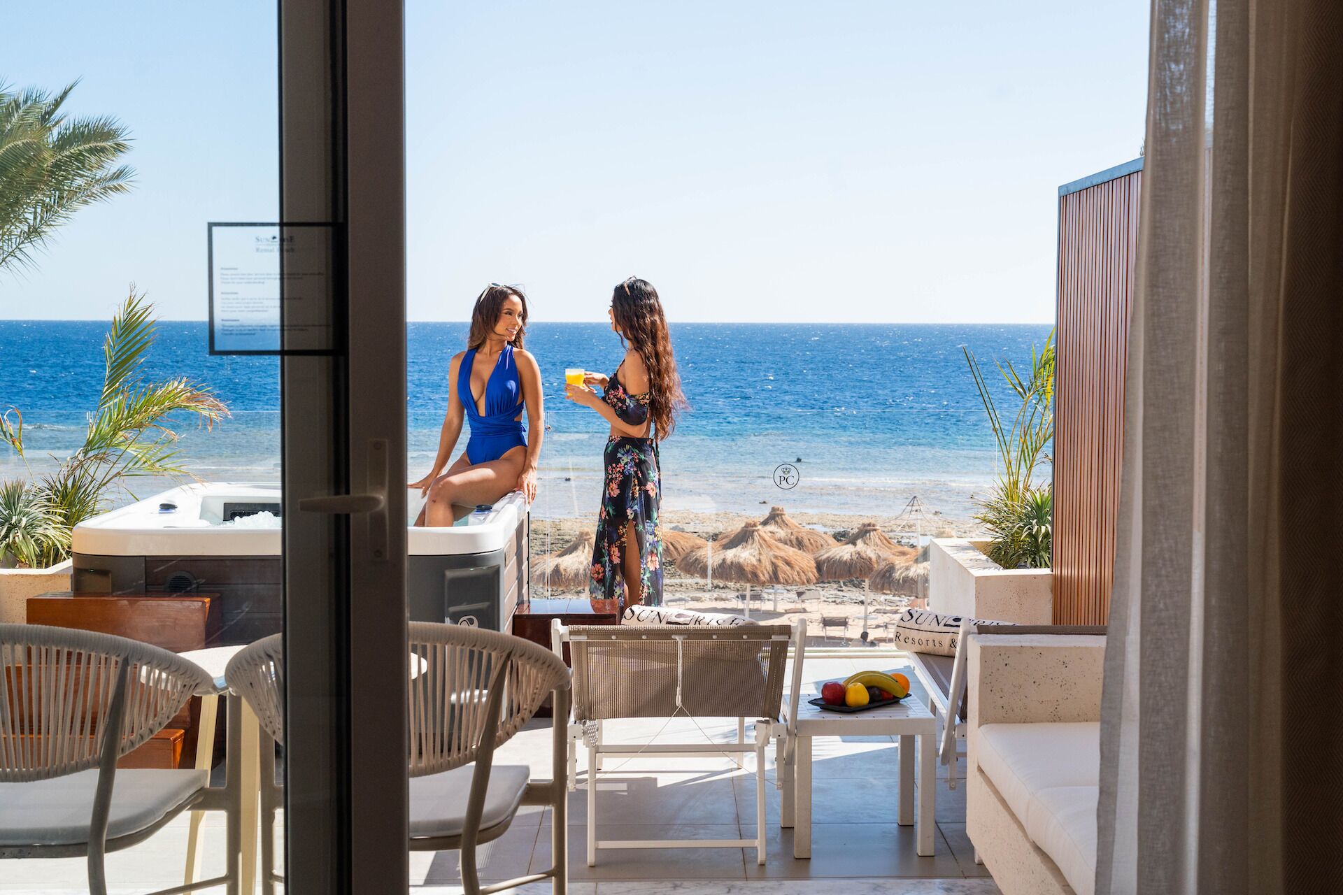 Posh Jacuzzi Suite | Premium bedding, minibar, in-room safe, blackout drapes