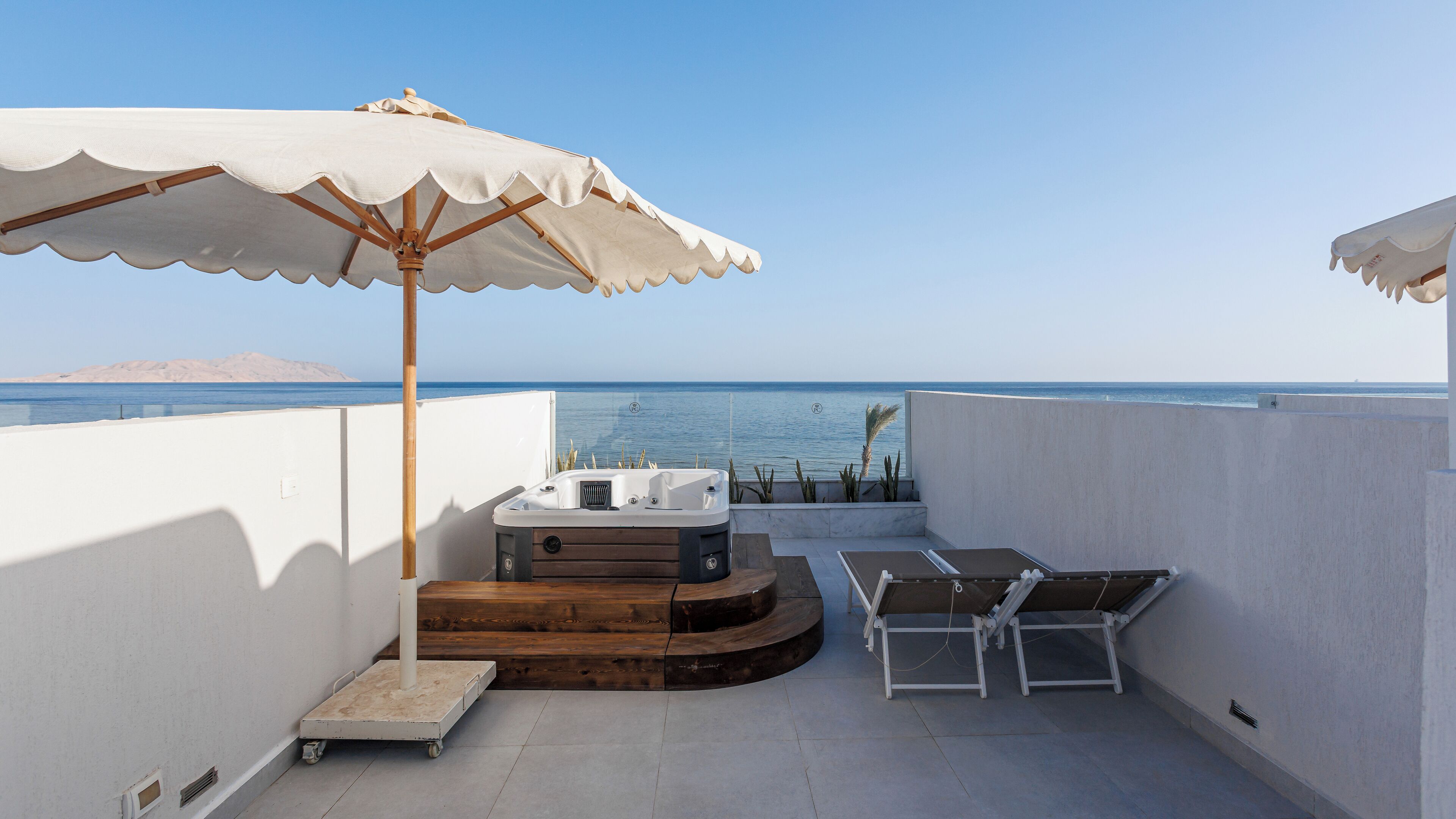 posh duplex jacuzzi suite | 1 bedroom, premium bedding, minibar, in-room safe