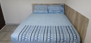 1 chambre, bureau, Wi-Fi gratuit, draps fournis