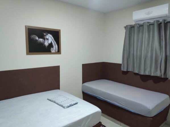 1 bedroom, desk, free WiFi, bed sheets