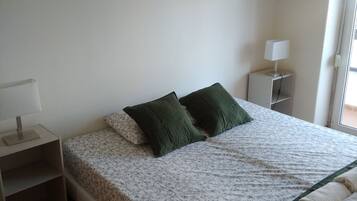 WiFi (free), bed sheets
