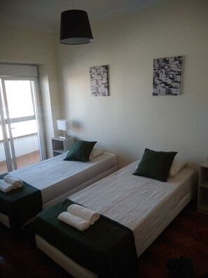 Free WiFi, bed sheets - Oriente DNA Studios V (Loures)