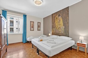 家庭公寓, 多间卧室, 双浴室 (Riva Dante Apartment) | 4 多间卧室、熨斗/熨衣板、免费 WiFi、床单