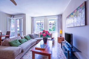 21–tuumainen televisio, jossa kaapelikanavat