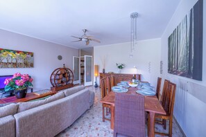 Family Apartment, Multiple Bedrooms, 2 Bathrooms (Riva Dante Apartment) | Dining - Riva Dante Apartment (Riva del Garda)