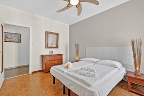 4 bedrooms, iron/ironing board, free WiFi, bed sheets - Riva Dante Apartment (Riva del Garda)