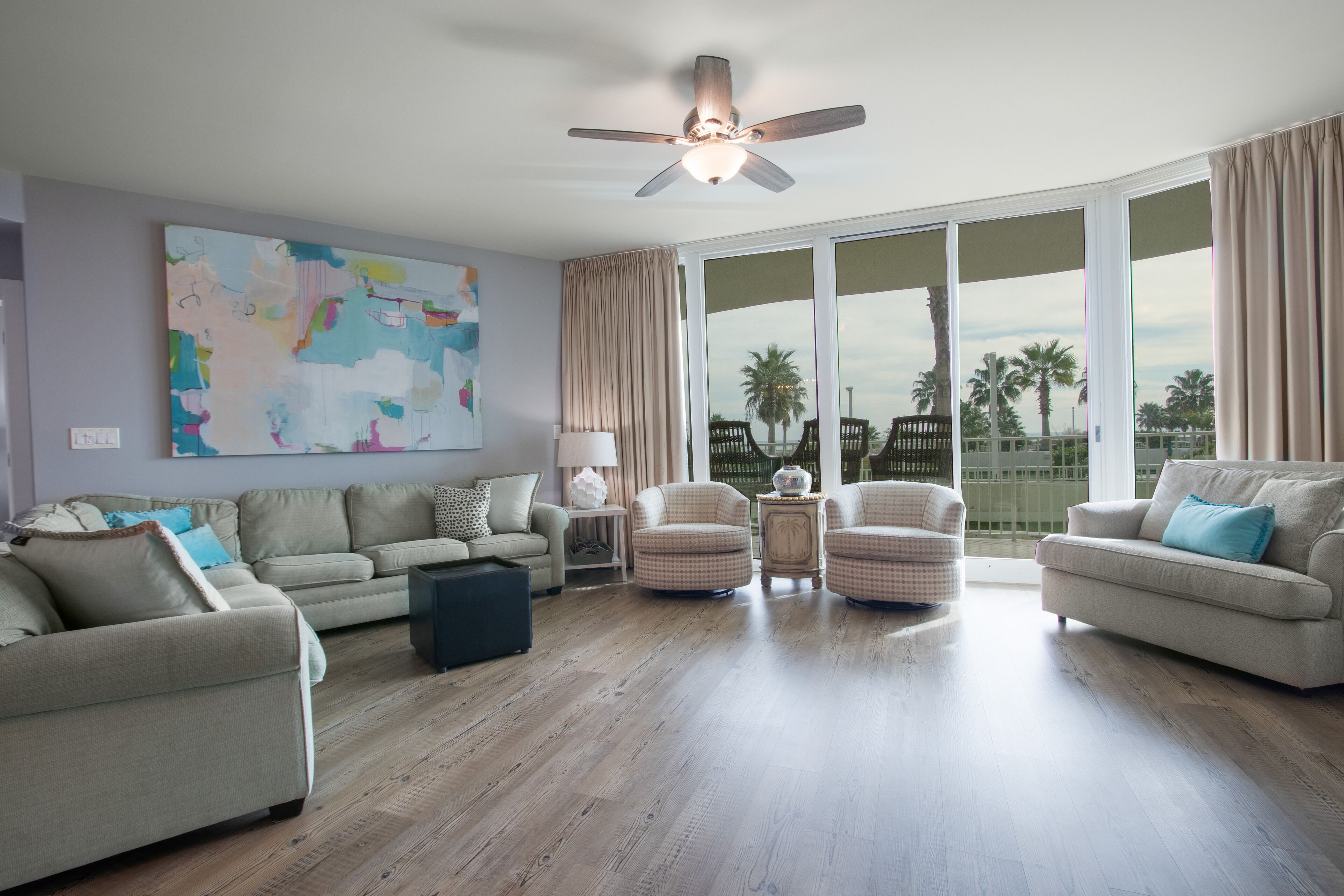 Tv, pejs, dvd-afspiller, bordtennisbord