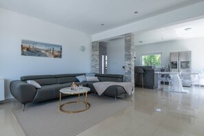 Smart TV, fireplace - Villa Sunsea with pool (Vodnjan)