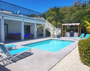 A heated pool - Beautiful Modern Villa - short walk to Grace Bay Beach  (The Bight Settlement)