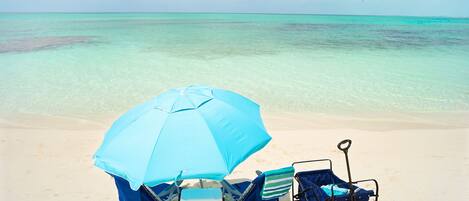 Beach nearby, sun-loungers, beach towels