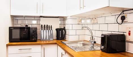 Apartment | Private kitchen | Fridge, microwave, oven, stovetop