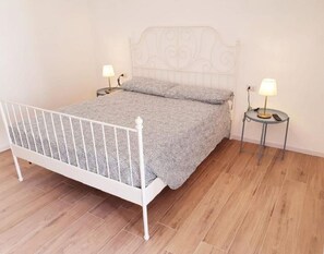 1 室のベッドルーム、WiFi (無料)、ベッドシーツ