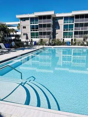 Piscina a l'aire lliure i piscina climatitzada 