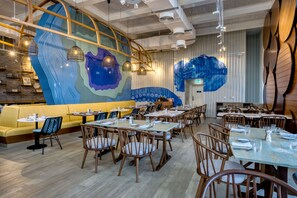 Tägliches Frühstücksbuffet (50 AED pro Person)