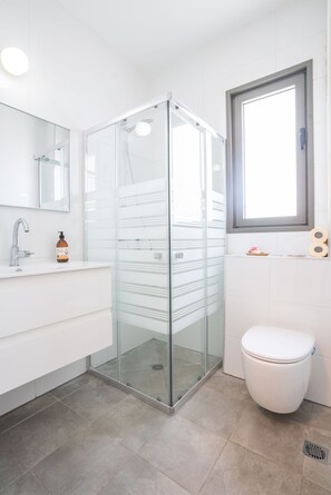 Lägenhet | Badrum | Badkar/dusch och schampo