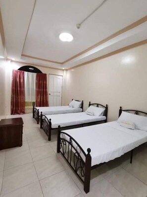 Standard Triple Room | Bed sheets - OYO 799 Ddd Habitat Iloilo (Iloilo)