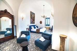 5 habitaciones, tabla de planchar con plancha, cuna de viaje y wifi
