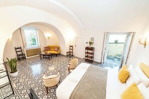 5 bedrooms, iron/ironing board, travel cot, WiFi - Villa Murat: Historic Home, Heated Pool, Concierge by Feeling Italy (Massa Lubrense)