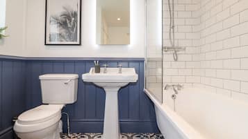Cottage | Bathroom | Shower