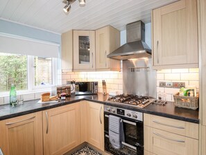 Cottage | Private kitchen | Fridge, dishwasher, electric kettle, toaster - Stanegarth (Keswick)