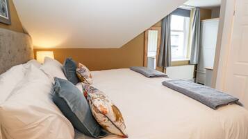 Cottage | 3 bedrooms, individually decorated, individually furnished, free WiFi