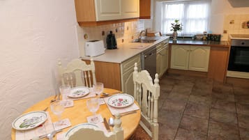 Fridge, dishwasher, cookware/dishes/utensils