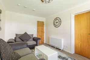 Apartment | Living area | 30-inch TV with digital channels - Summit Stylish Headland Court Apartment 2 Bedroom (Aberdeen)