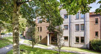 Summit Stylish Headland Court Apartment 2 Bedroom