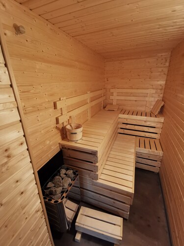 Ferienwohnung mit Sauna,unmittelbarer Zugang zum Radwg 7 an der Lahn