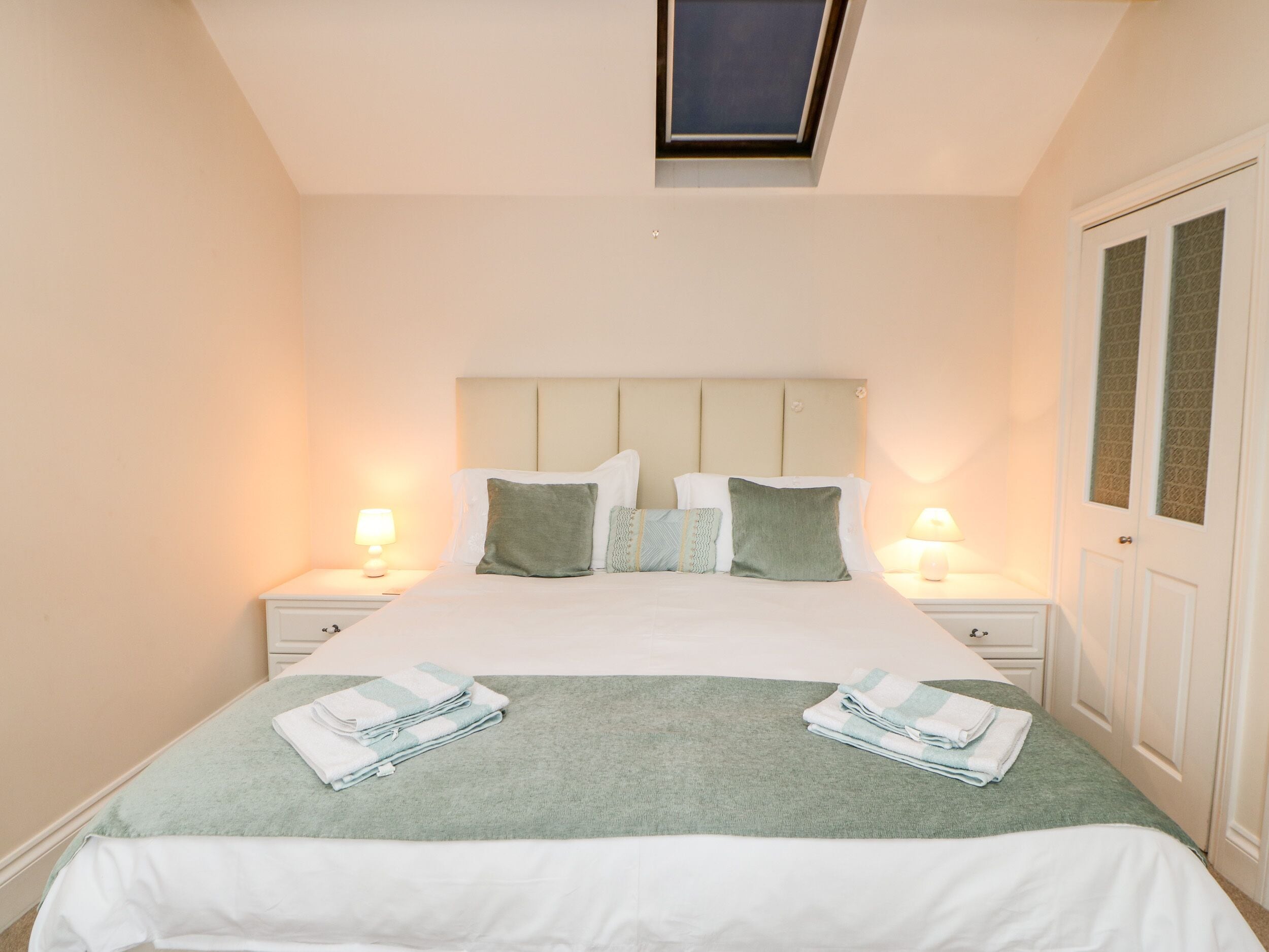 2 habitaciones, decoración personalizada y muebles diferentes 