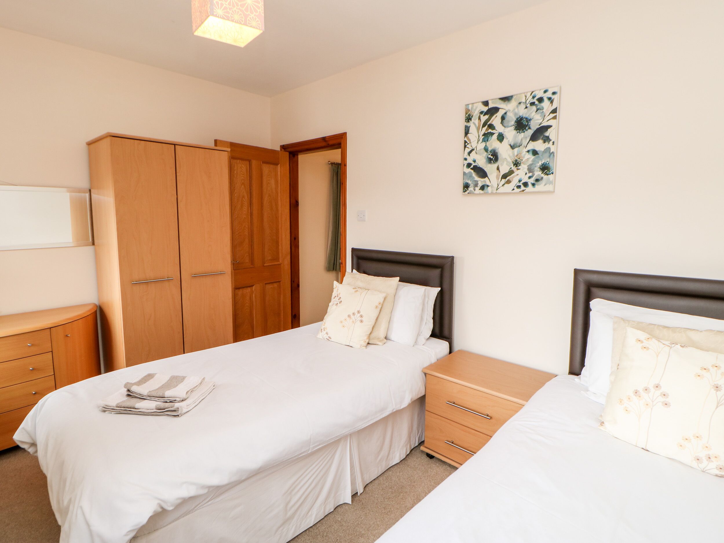 Cottage | 2 bedrooms, individually decorated, individually furnished, free WiFi