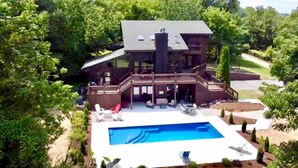 A two-story house with a large deck and a swimming pool. - Bourbon Country Lodge • 5 Acre Resort Pool+Hot Tub (Louisville)