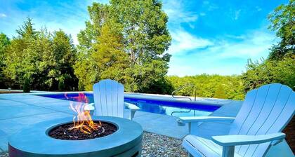 Bourbon Country Lodge • 5 Acre Resort Pool+Hot Tub