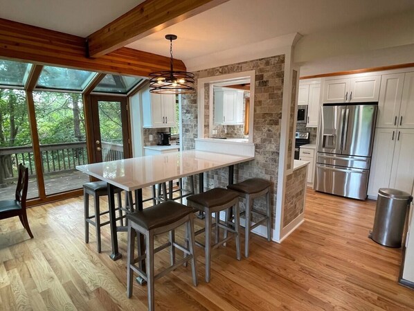 冰箱、微波炉、烤箱、炉灶