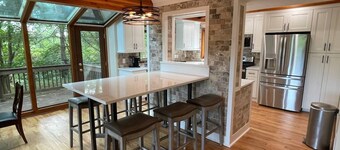 Bourbon Country Lodge • 5 Acre Resort Pool+Hot Tub