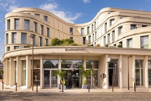 Front of property - Appart'City Collection Saint Germain en Laye (Saint-Germain-en-Laye)