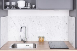 Apartamento, 1 habitación | Cocina privada | Frigorífico pequeño, microondas y placa de cocina