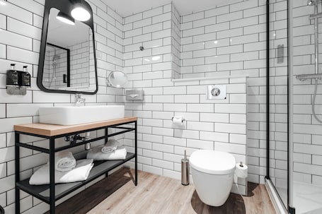 Shower, rainfall showerhead, hair dryer, towels. Appart'City Collection Saint Germain en Laye