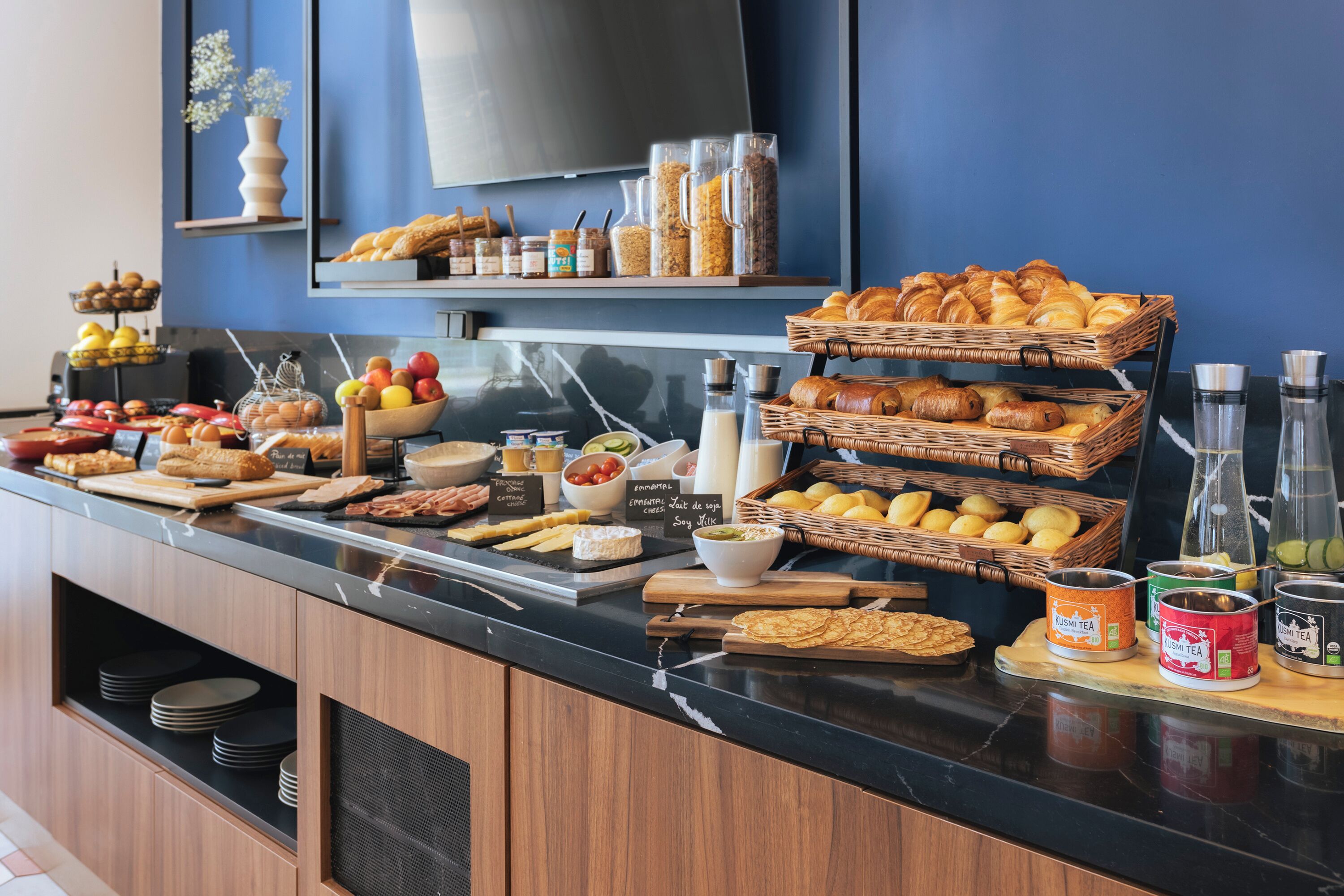 Daily buffet breakfast for a fee