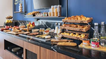 Daily buffet breakfast for a fee
