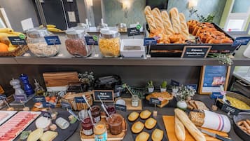 Desayuno buffet diario (EUR 19 por persona)