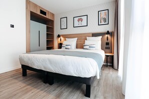 Studio, 1 Double Bed | Premium bedding, in-room safe, desk, laptop workspace - Appart'City Collection Saint Germain en Laye (Saint-Germain-en-Laye)
