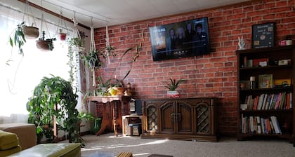 Get your 70's groove on in this far-out pad in Mansfield.