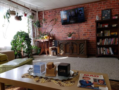 A Groovy blast from the 70's awaits in this retro guest house .Pet friendly 