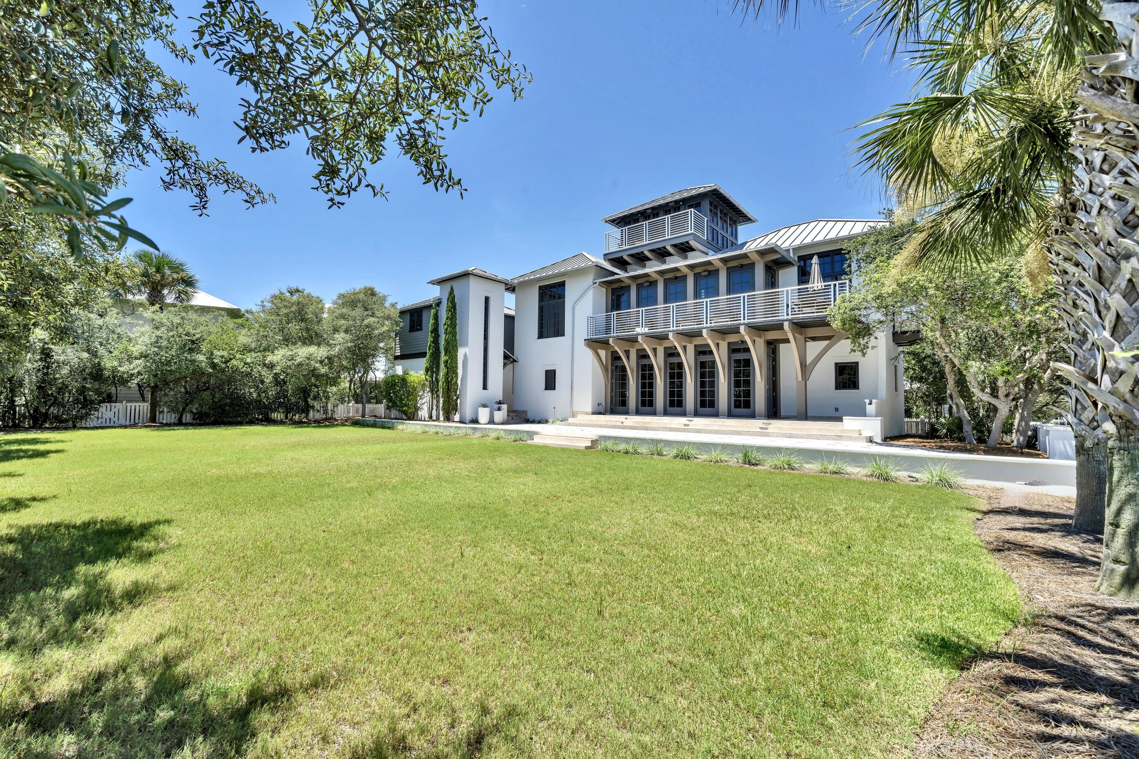 Captains Quarters: A Modern Masterpiece with Gulf/Lake Views and Large Yard