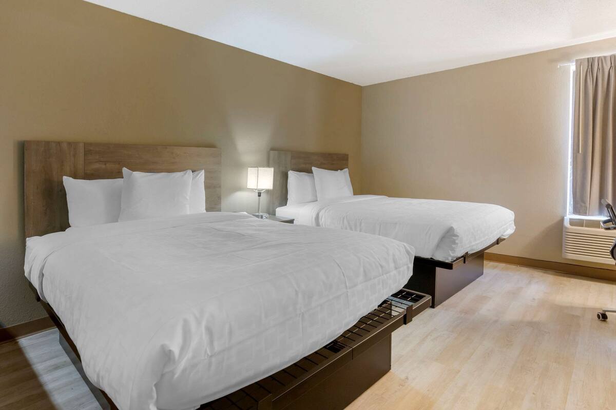 Standard Room, 2 Queen Beds, Non Smoking | Pillowtop beds, WiFi (free), bed sheets