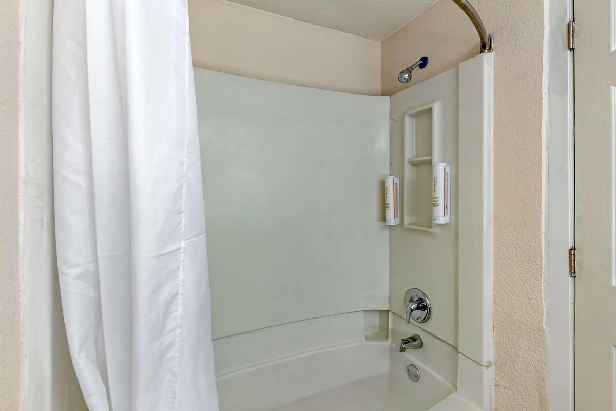 Bathroom | Hair dryer, towels