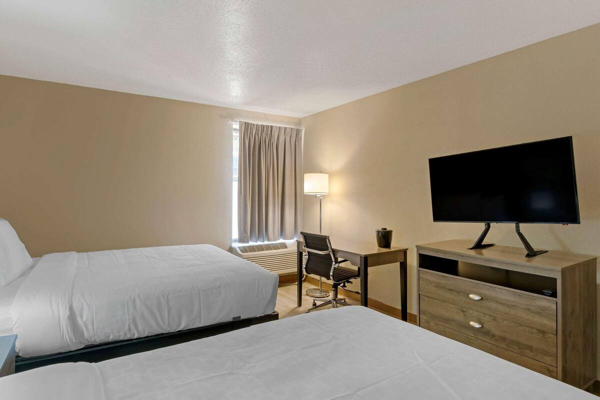 Pillowtop beds, WiFi (free), bed sheets