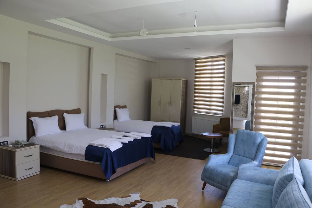 Chambre Familiale Double ou avec lits jumeaux | 1 chambre, Wi-Fi gratuit